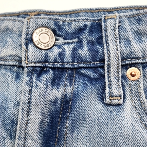 GAP Women's 1969 Mom Jeans Faded Blue Denim  Size 2 / 26 - Picture 4 of 15